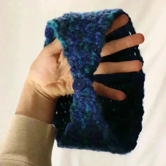 Accessories - hand knit blue head‎ band with blue button